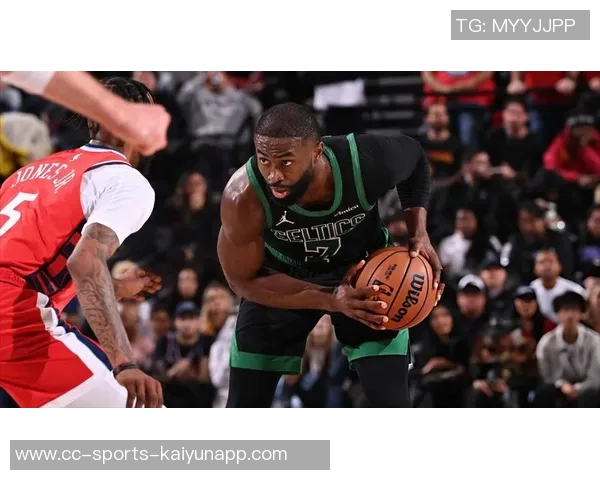 杰伦布朗首节狂砍19分3板2助2断三分火力全开助力球队领先